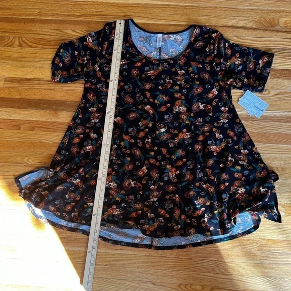 LuLaRoe Classic T - Picture 3 of 7